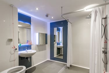 Platinum En Suite - Image 7